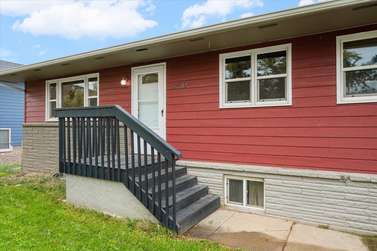 Property Photo: 840 W Jackson Boulevard SD 57783