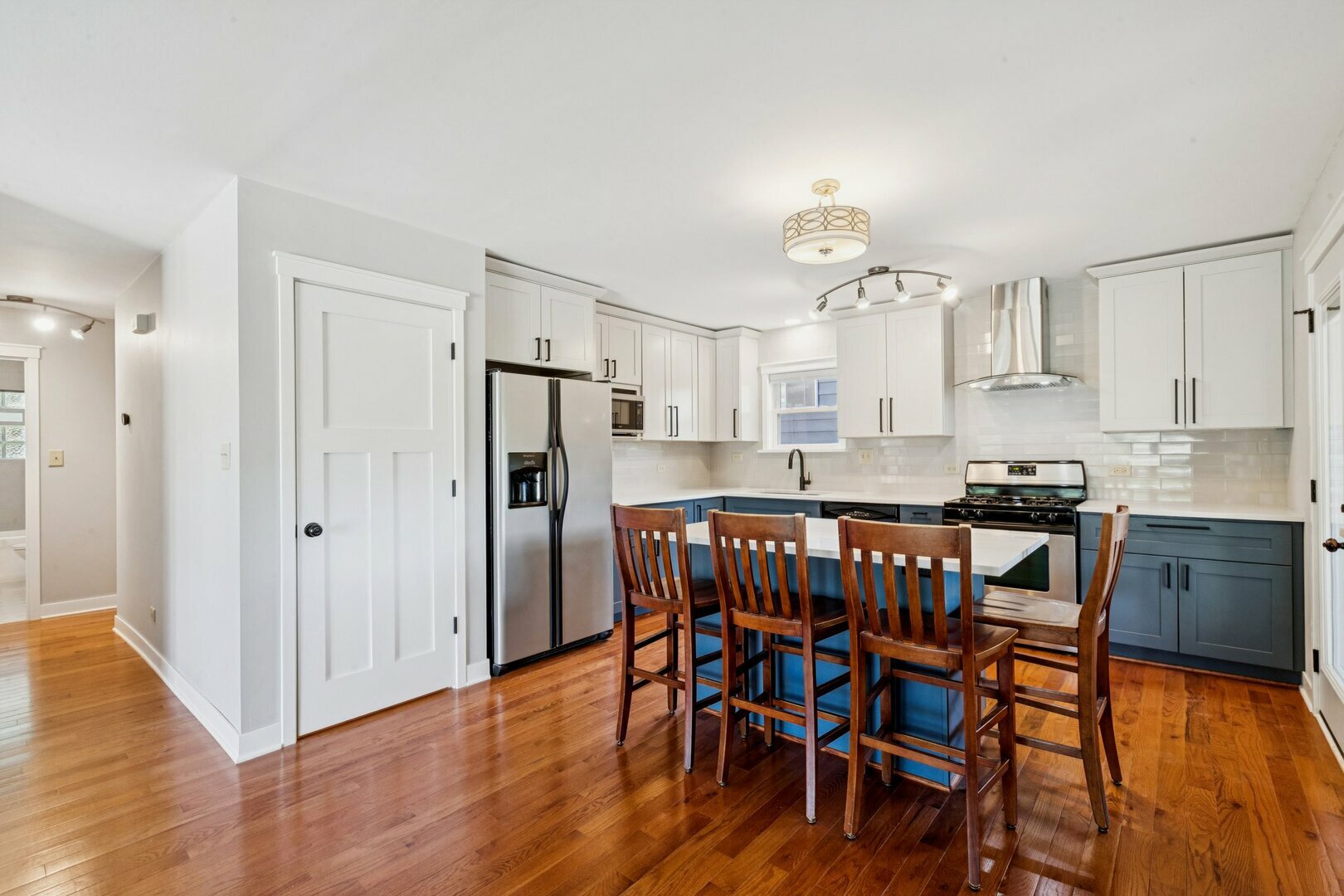 Property Photo:  105 E Vermont Street  IL 60181 