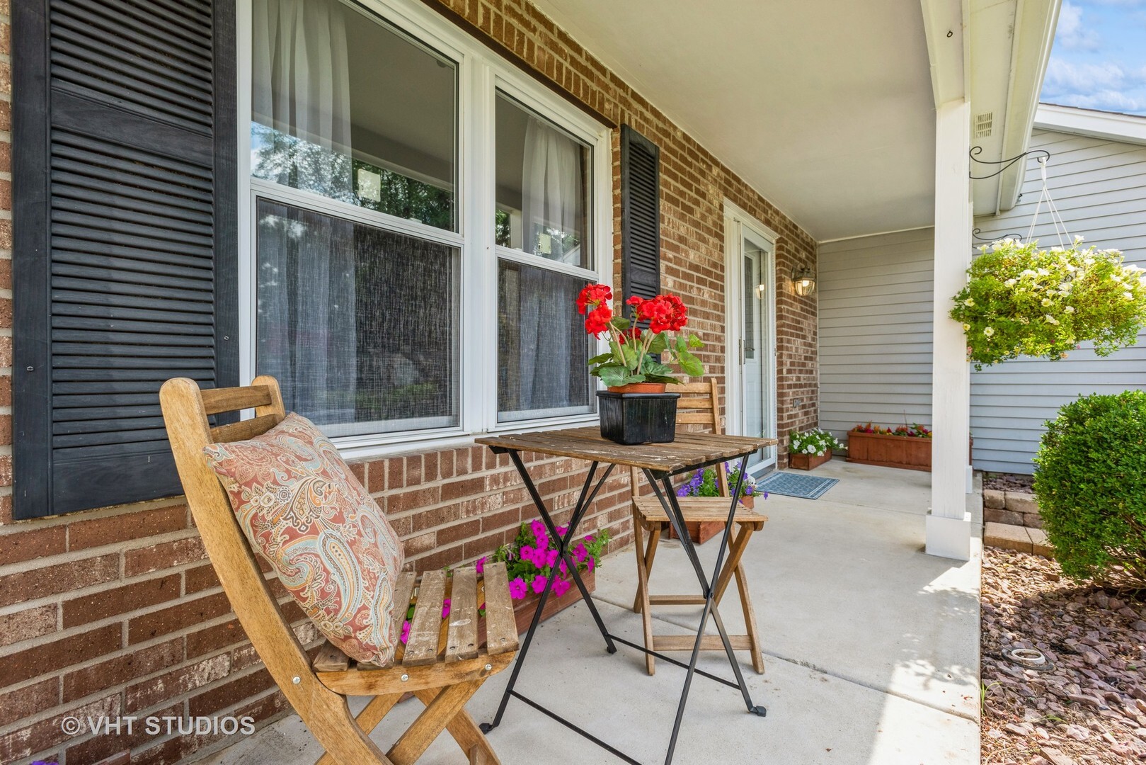 Property Photo: 6624 Oak Tree Trail IL 60517