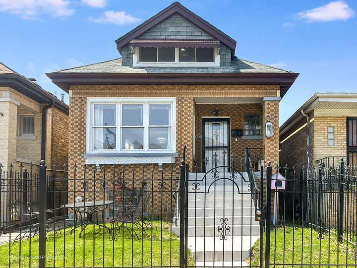Property Photo: 3422 N Kolmar Avenue IL 60641