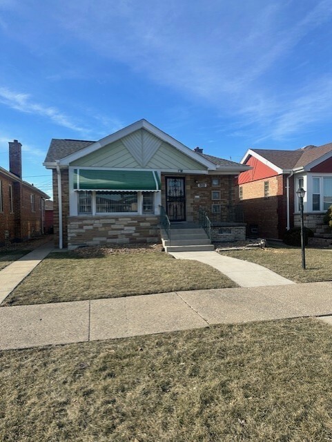 Property Photo:  8208 S Sacramento Avenue  IL 60652 