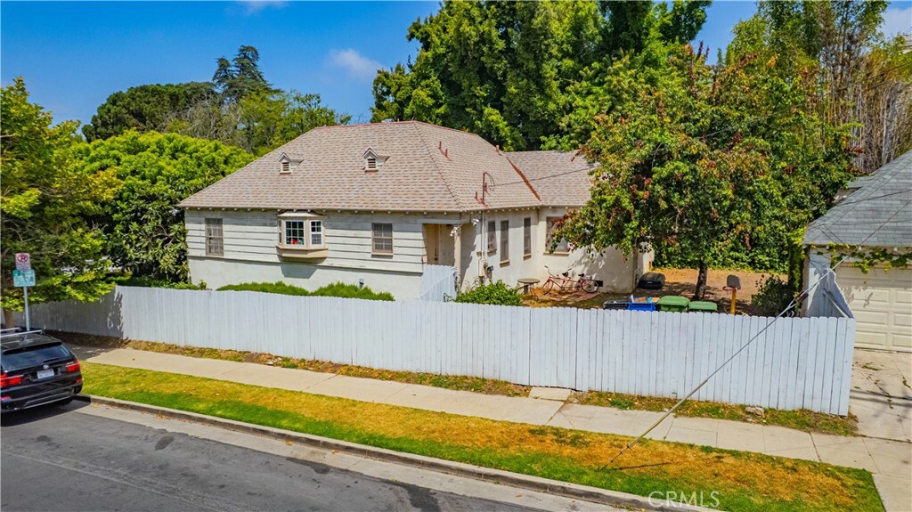 1536 Malcolm Avenue  Los Angeles CA 90024 photo