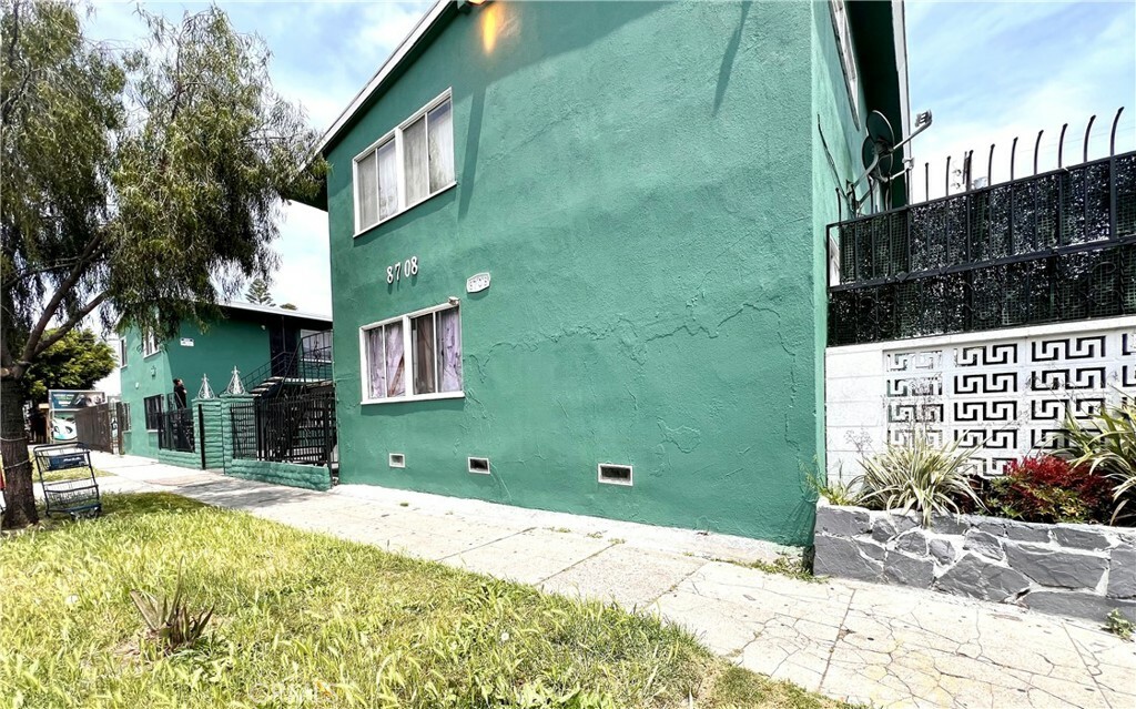 Property Photo:  8708 S Central Avenue  CA 90002 