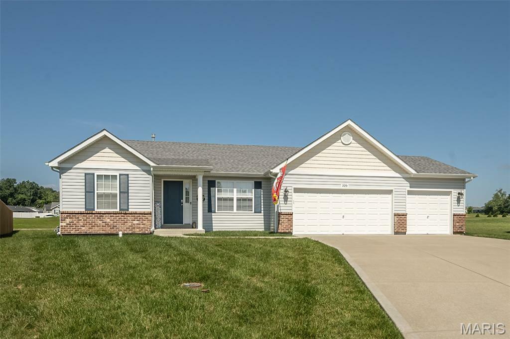 Property Photo: 229 Essex Court MO 63390