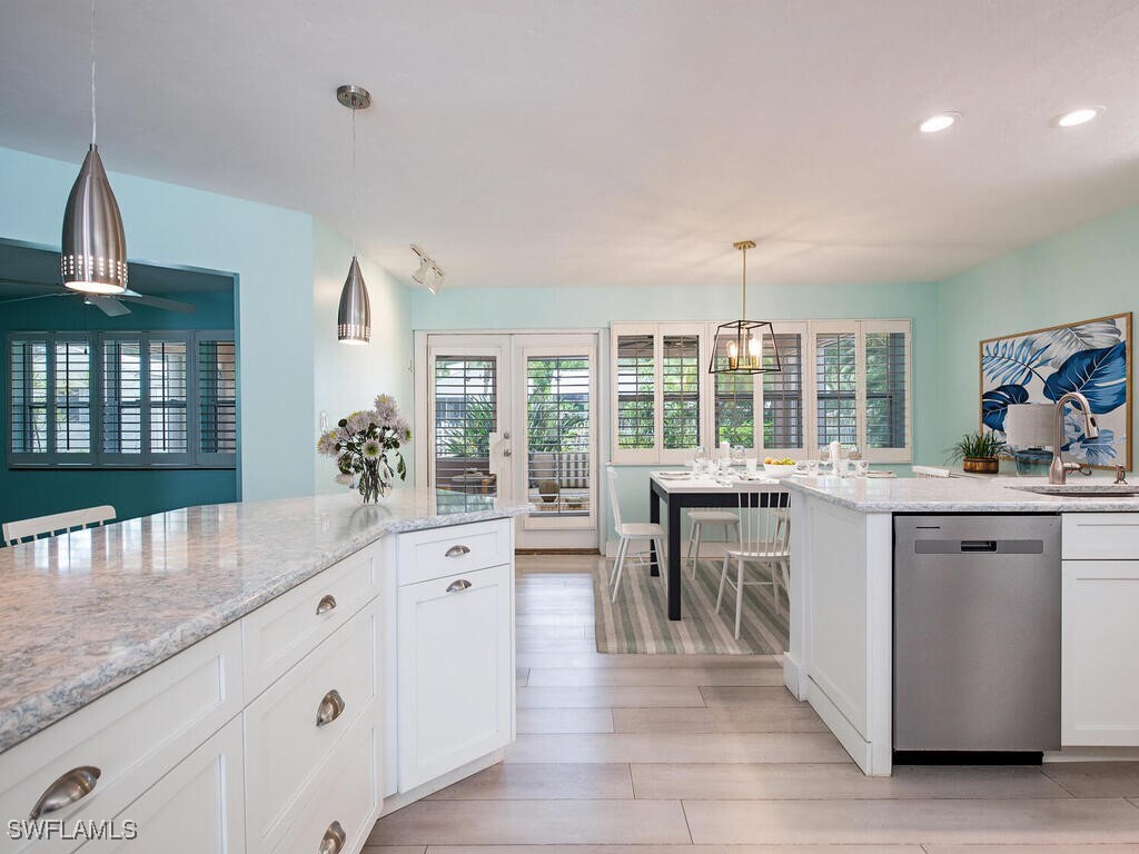 Property Photo: 1486 13th Avenue N FL 34102