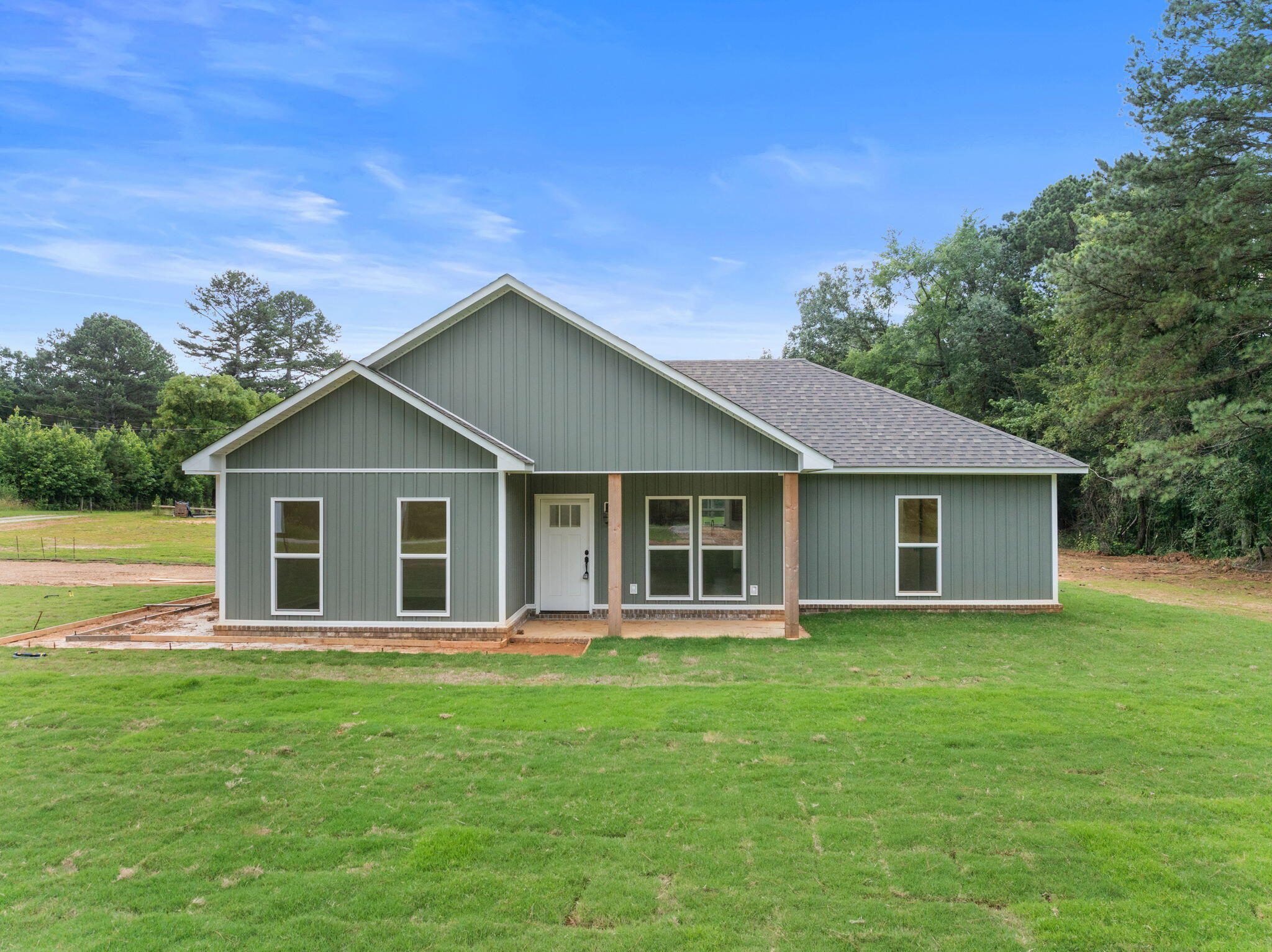 Property Photo: 4454 County Road 200 MS 38834