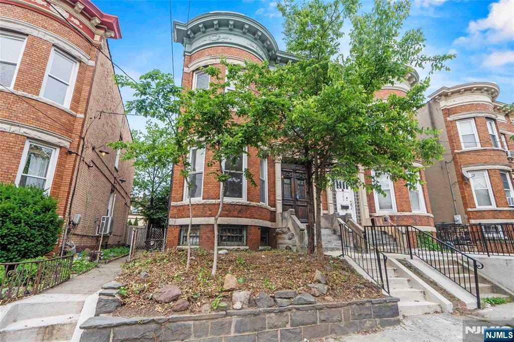 Property Photo:  264 Woodlawn Avenue  NJ 07305 