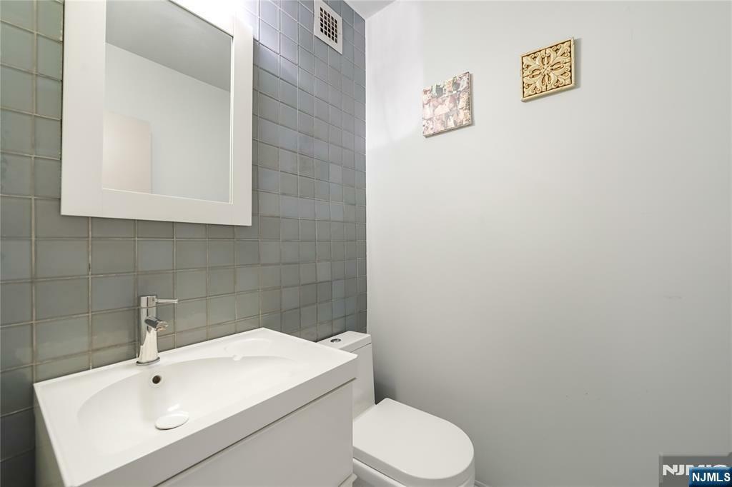 Property Photo: 5 Horizon 204 NJ 07024