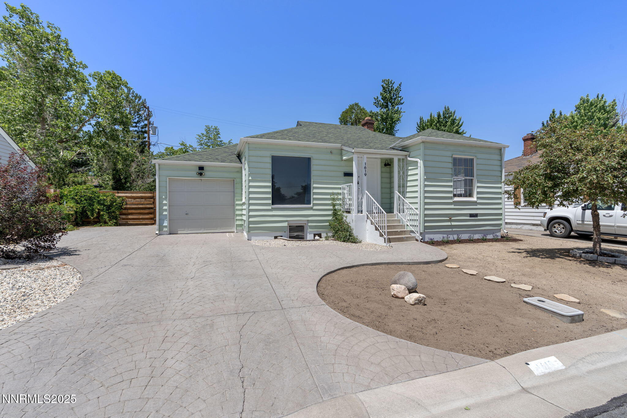 Property Photo: 1619 Knox Avenue NV 89509