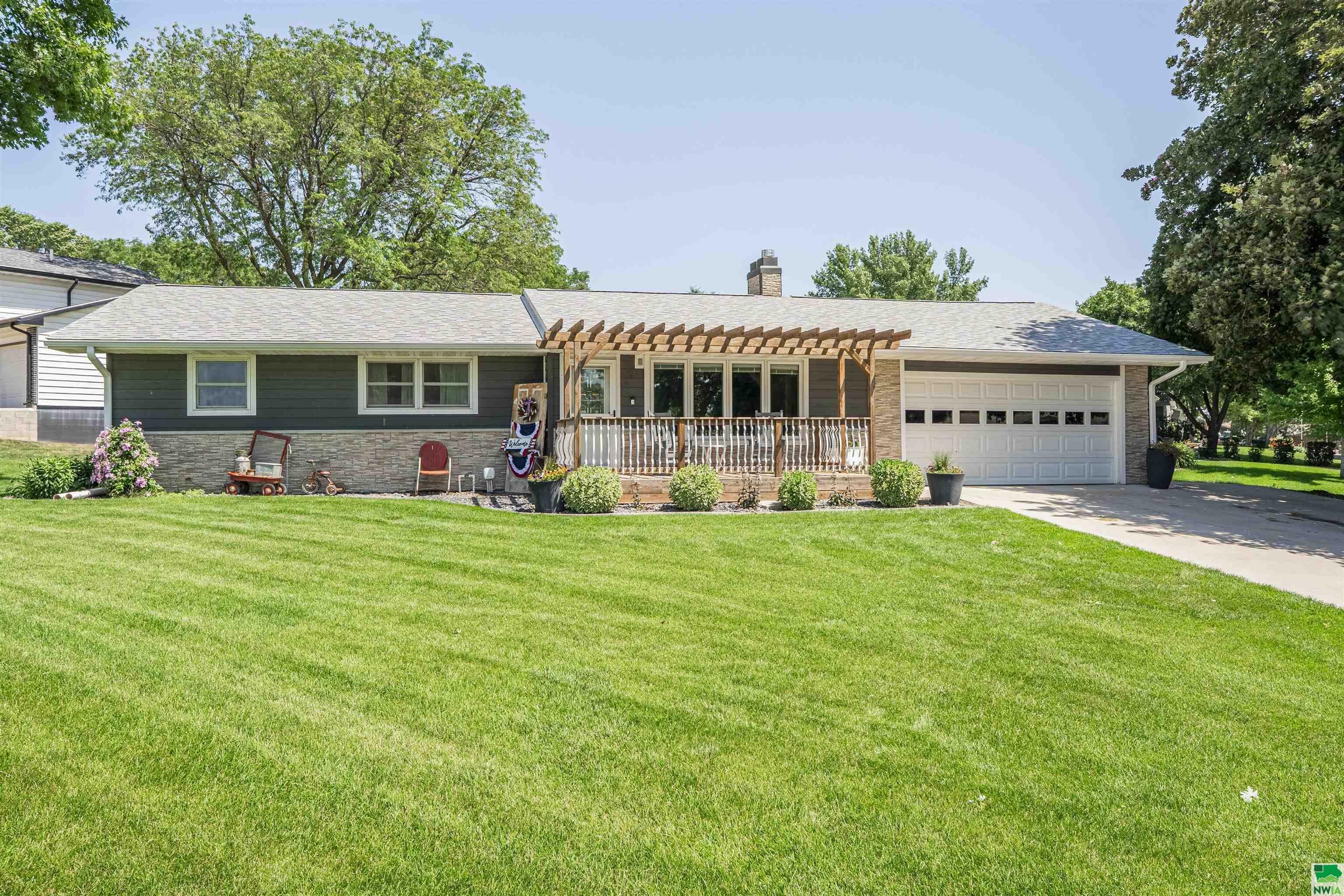 Property Photo:  611 Gemini Rd.  IA 51024 