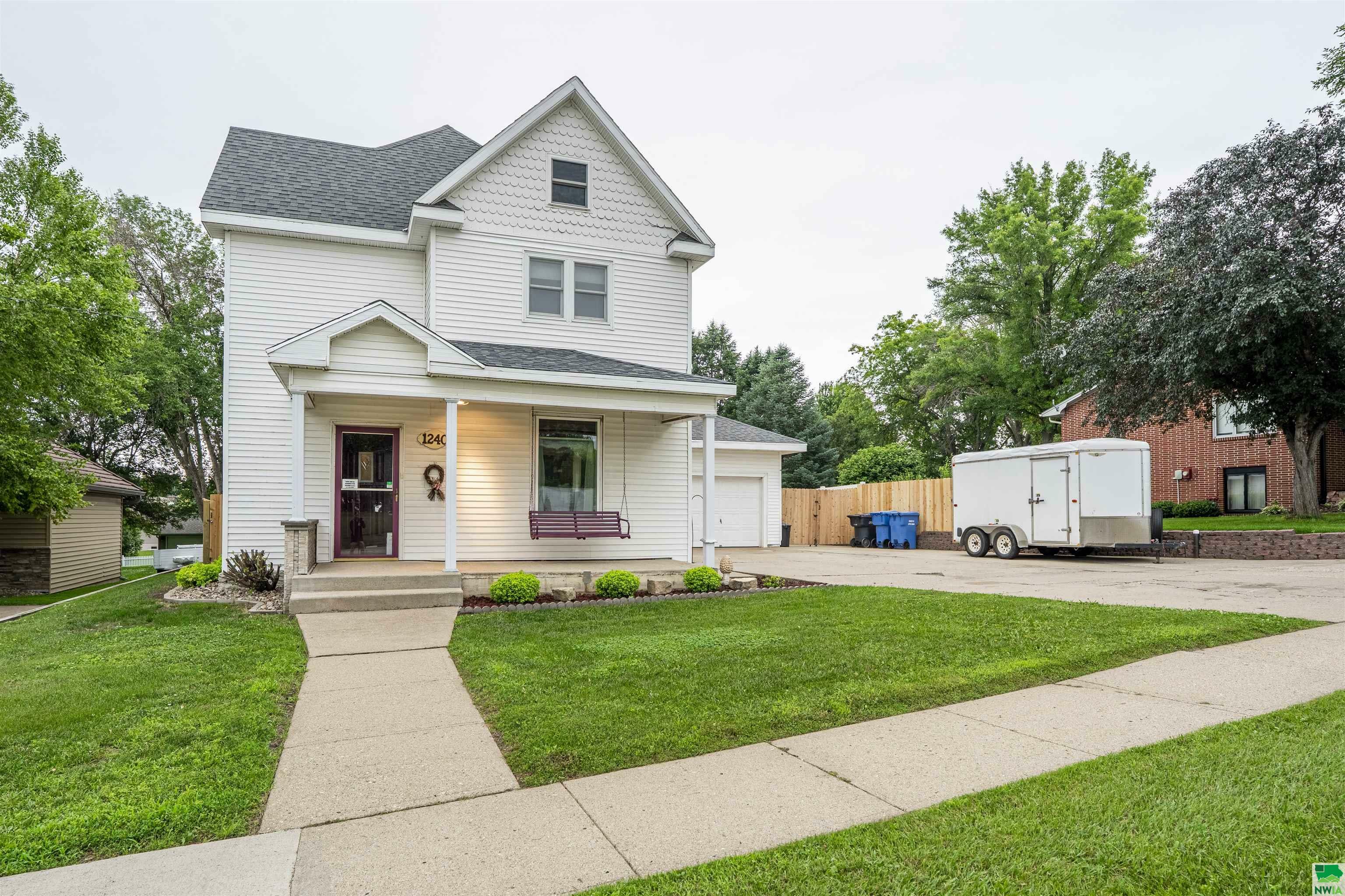 Property Photo: 1240 Central Ave SE IA 51031