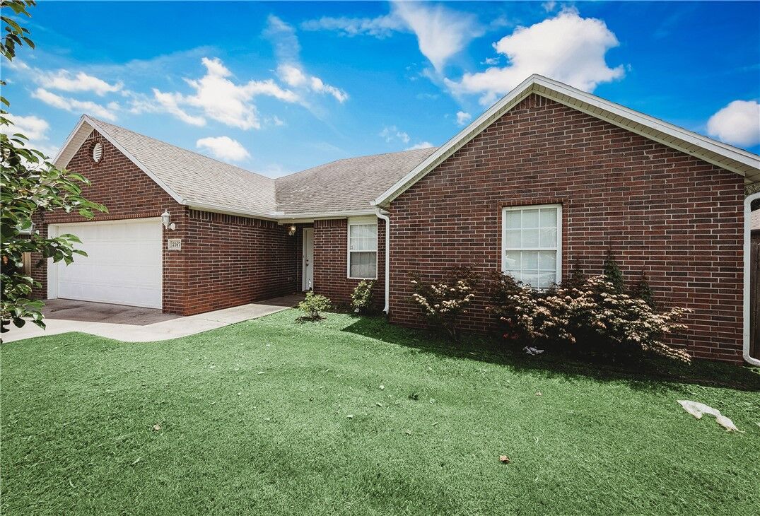 Property Photo: 2167 Sweetwater Ranch Avenue AR 72764