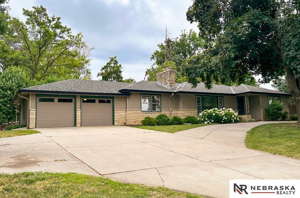 Property Photo: 437 S 90th Street NE 68114