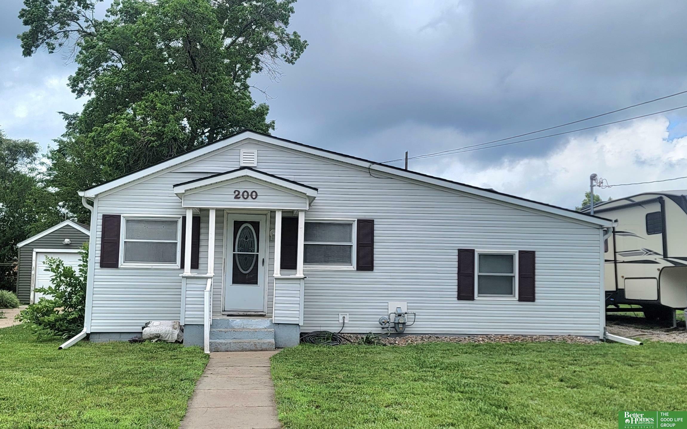 Property Photo: 200 W 19th Street NE 68467