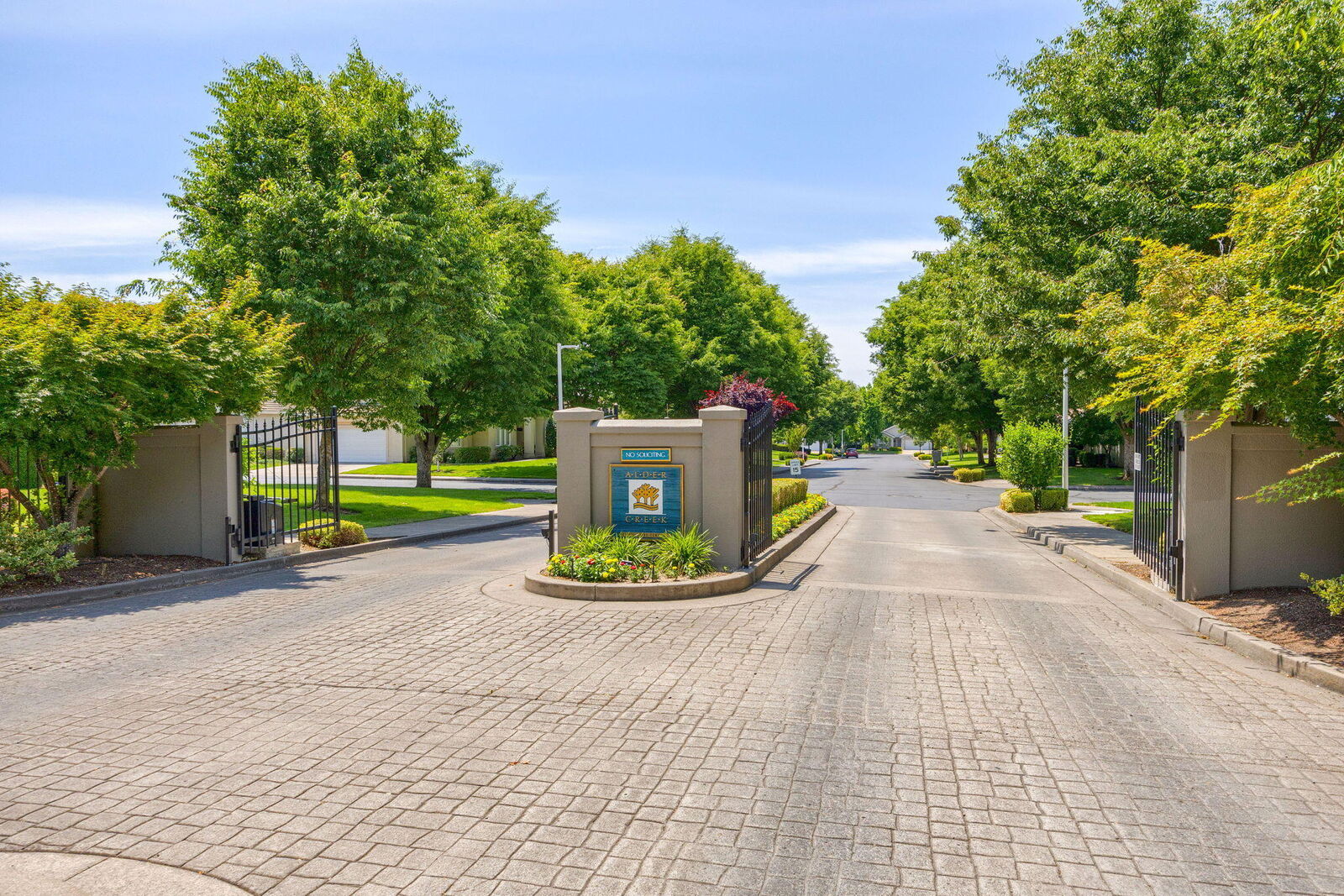 Property Photo: 617 Cherrywood Drive OR 97504