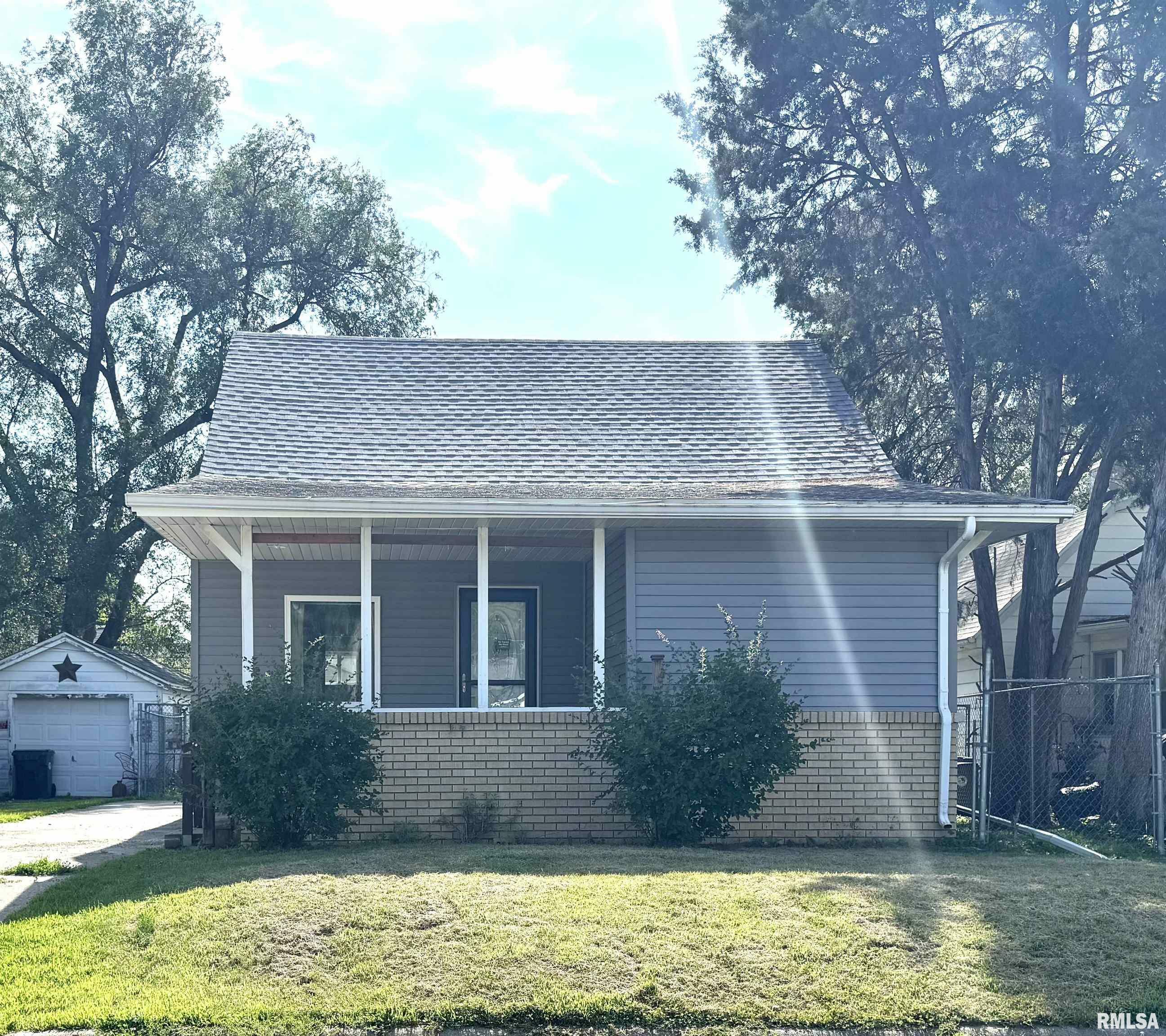 Property Photo: 1406 6th Street IL 61554