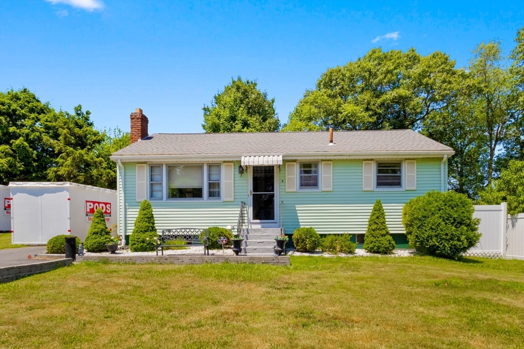 Property Photo:  5 Oakwood Avenue  MA 02368 