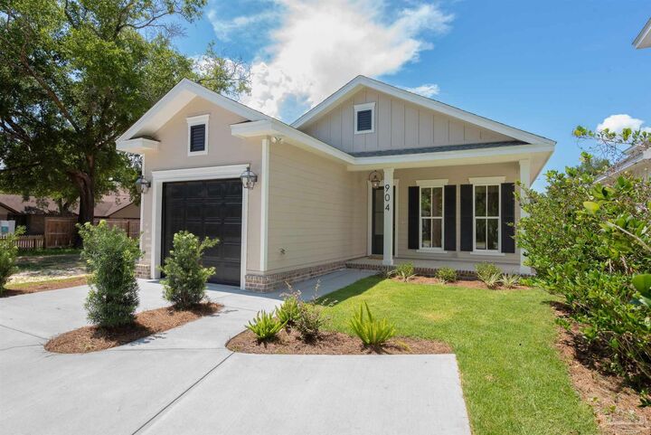 Property Photo:  904 E Yonge St  FL 32503 