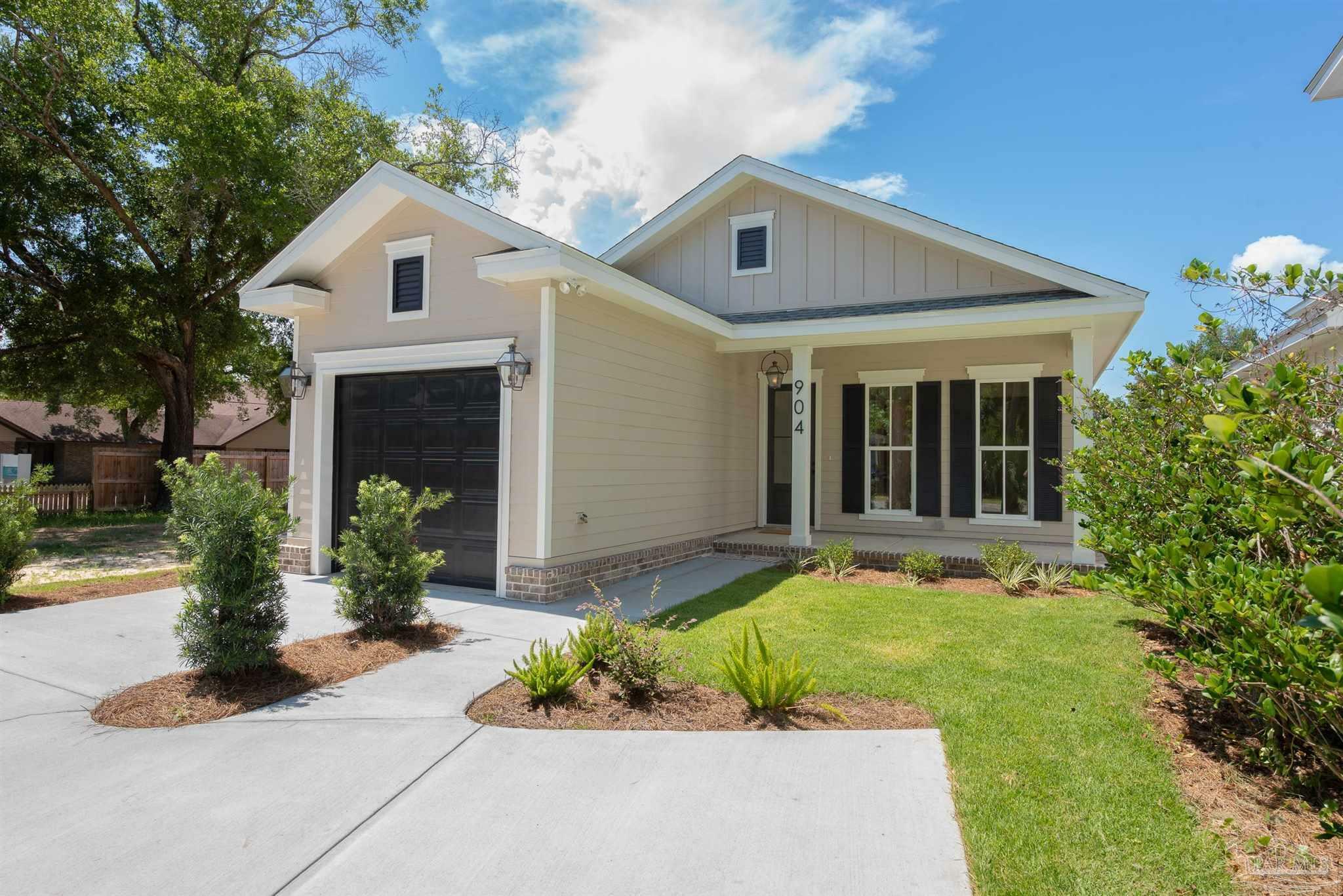 Property Photo: 904 E Yonge St FL 32503