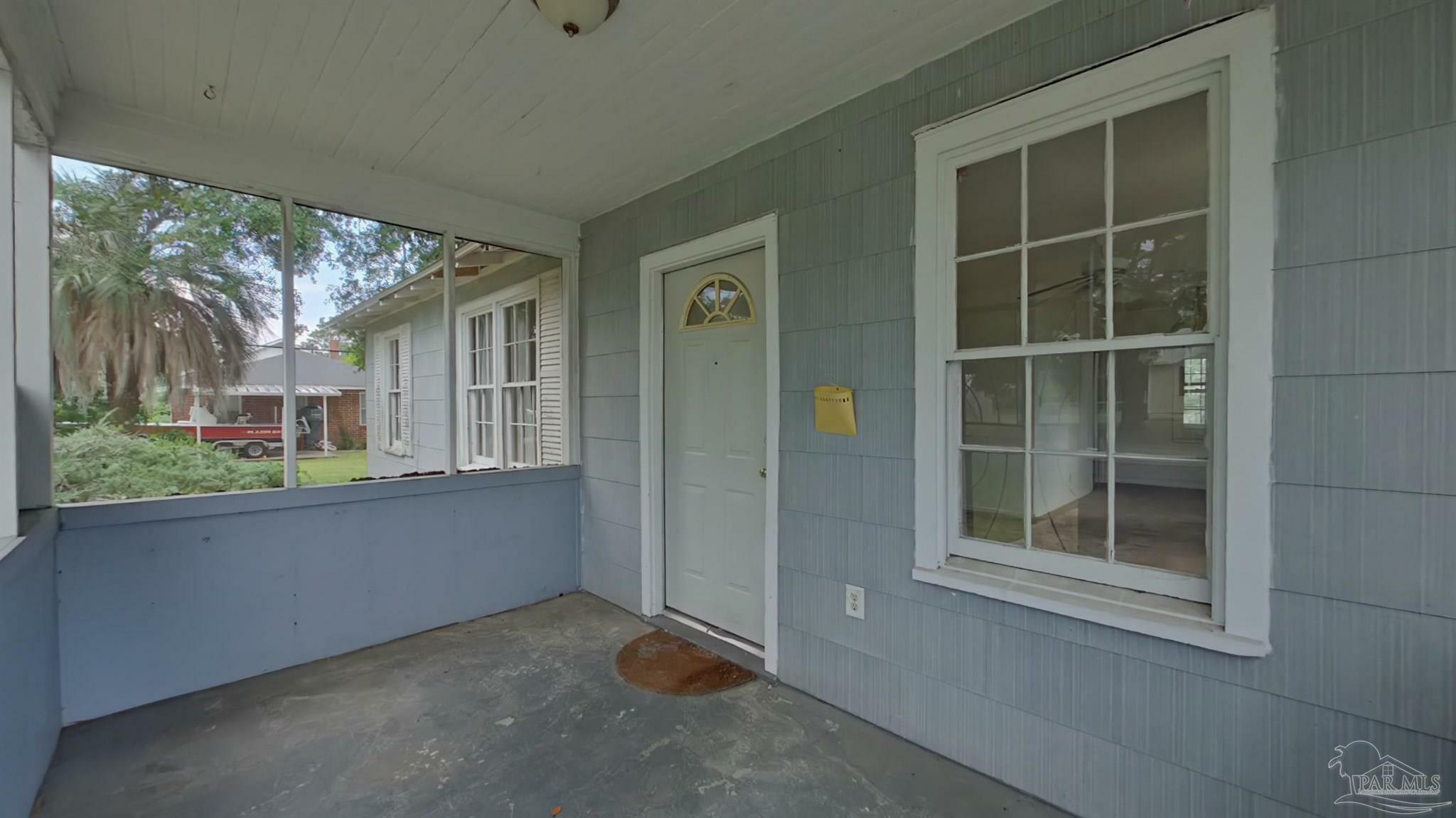 Property Photo:  125 SE Kalash Rd  FL 32507 