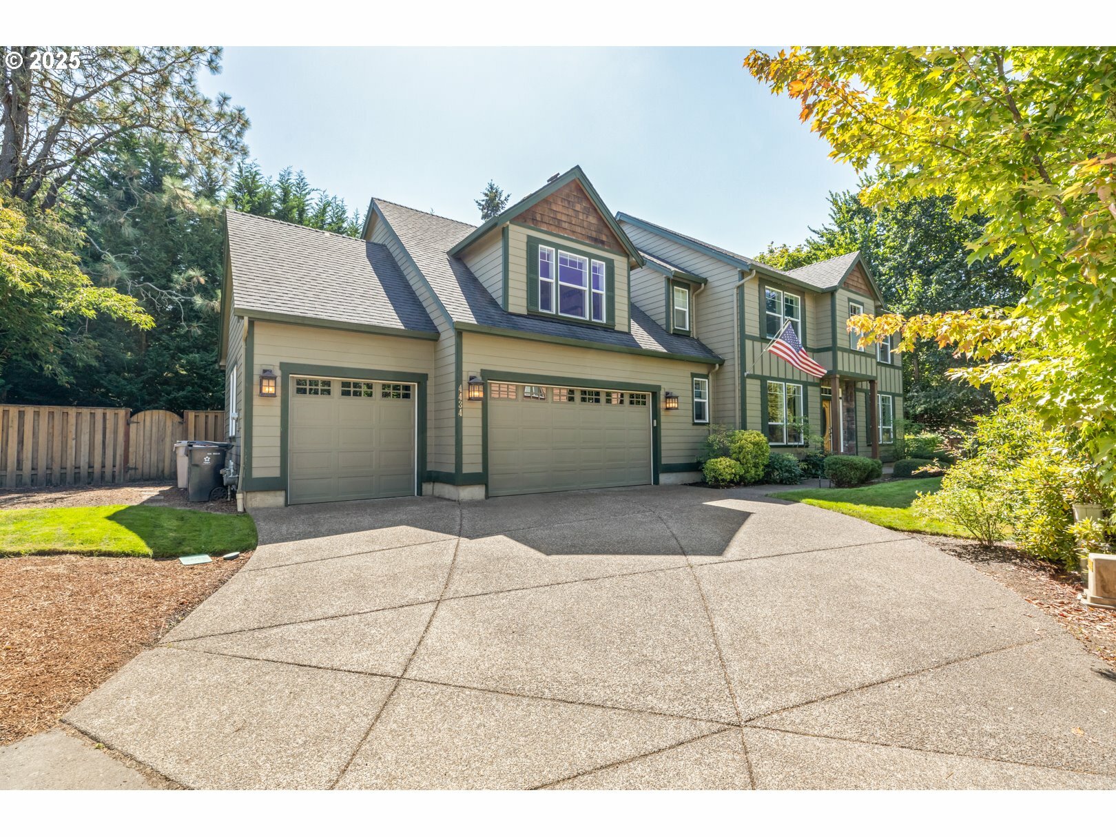 Property Photo: 4434 SW Country Club Dr OR 97333