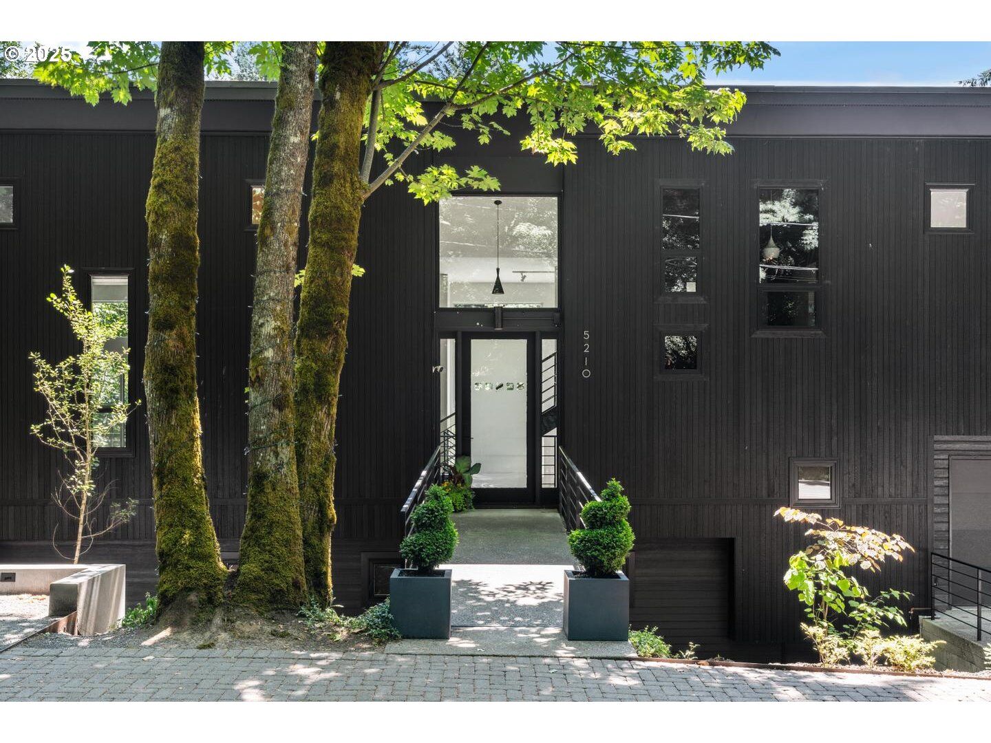 Property Photo:  5210 SW Hewett Blvd  OR 97221 