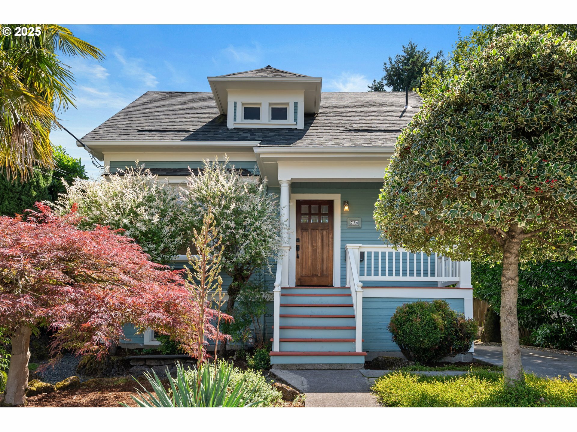 Property Photo: 724 NE 28th Ave OR 97232
