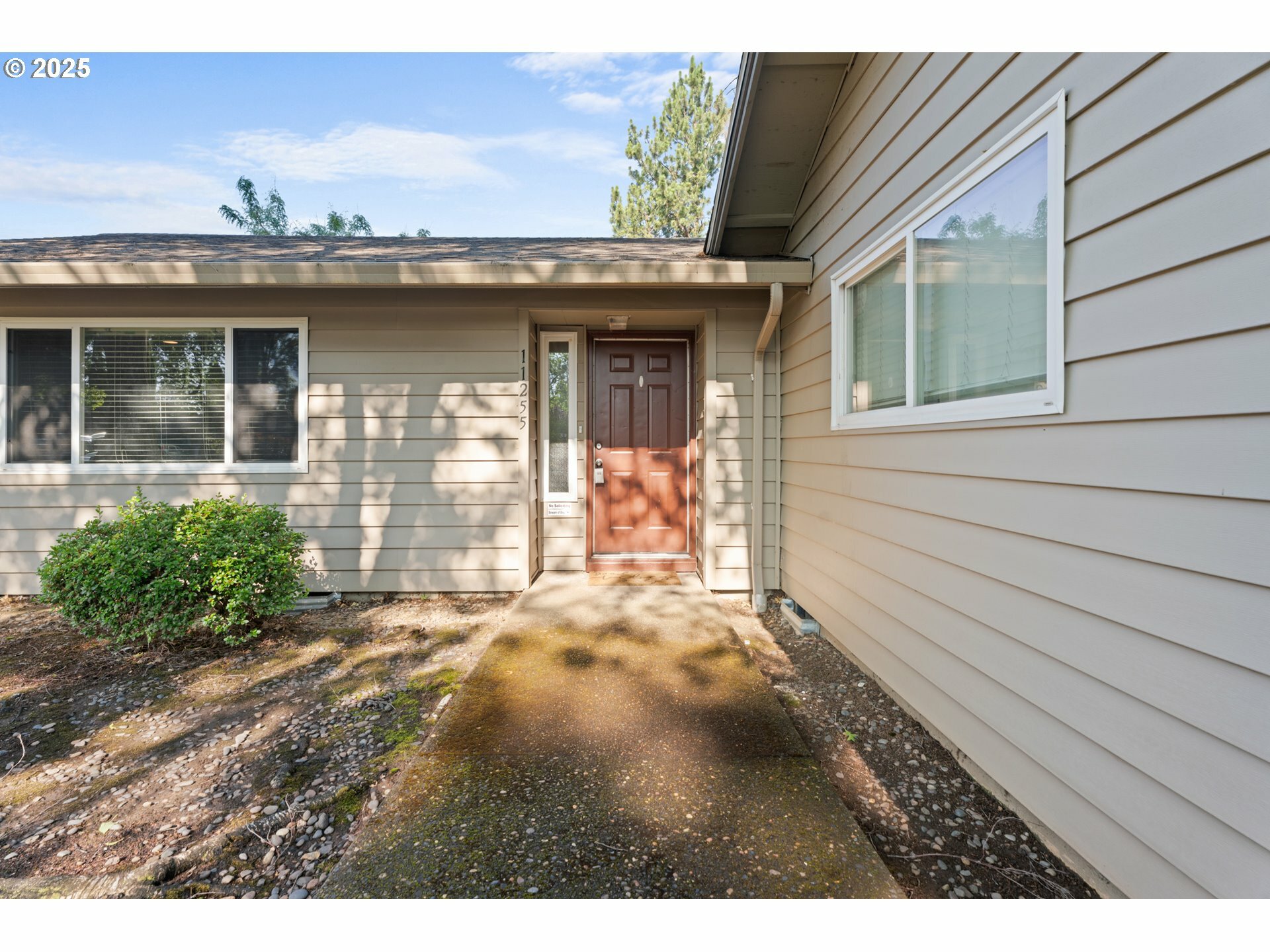 Property Photo: 11255 SW Springwood Dr OR 97223