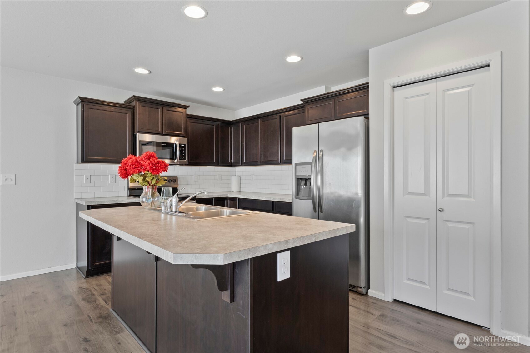 Property Photo: 10546 189th St E Unit WA 98374