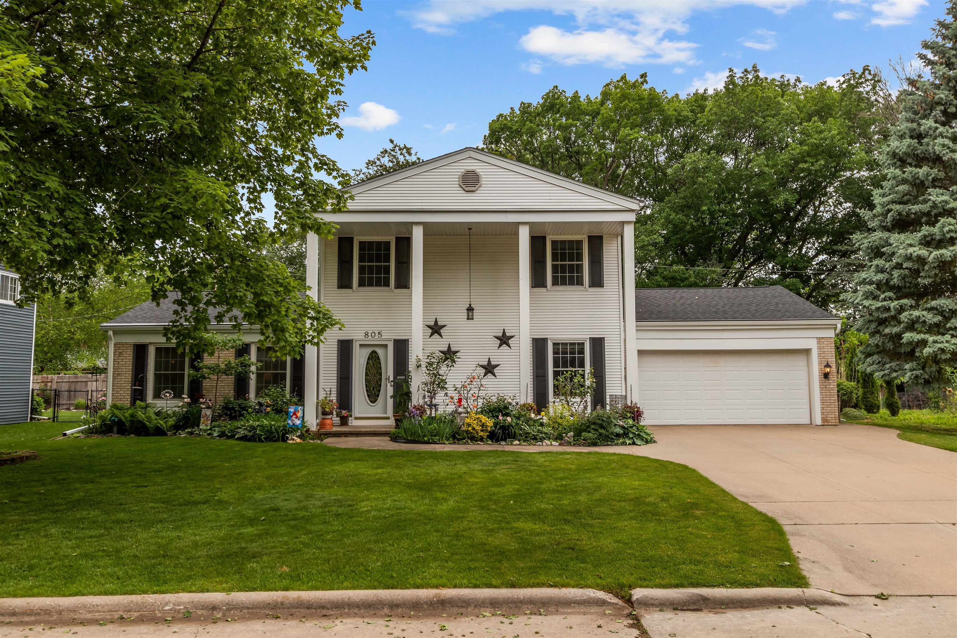 Property Photo: 805 N Canterbury Drive WI 54915
