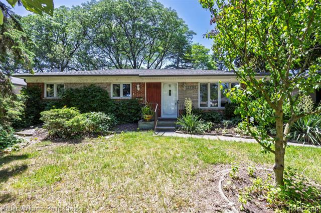 Property Photo: 2703 Downey Drive MI 48083