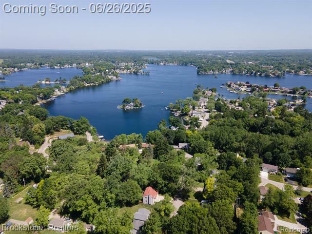 Property Photo: 646 Alan Drive MI 48362