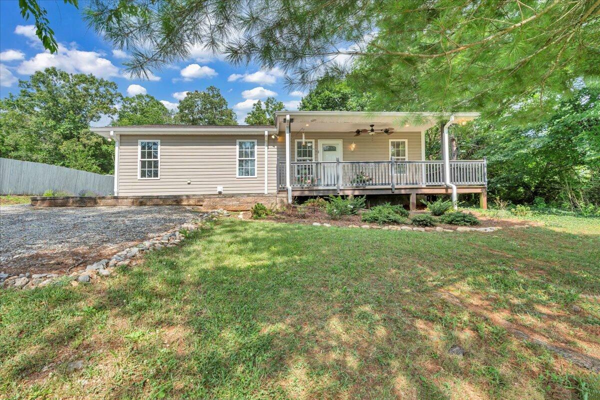 Property Photo:  7976 Grassy Hill Rd  VA 24065 