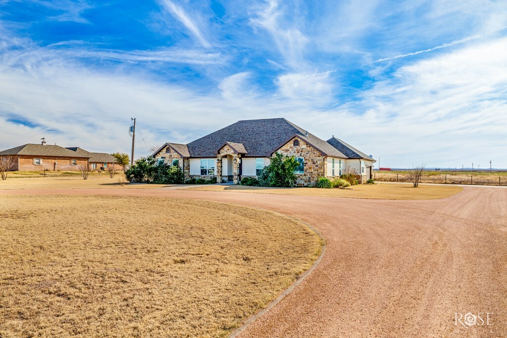 Property Photo: 705 Ratliff Rd TX 76904