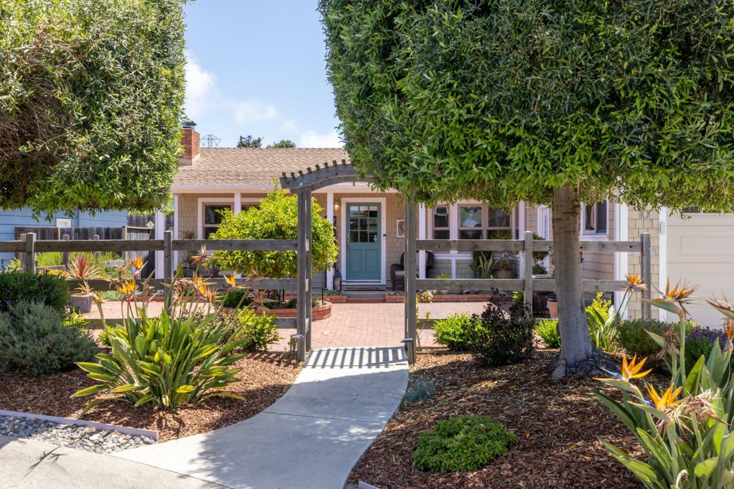 Property Photo:  10 Boronda Way  CA 93940 