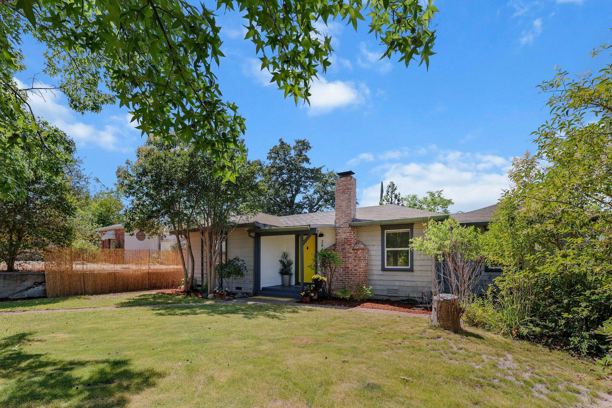 Property Photo: 2040 Sonoma Street CA 96001