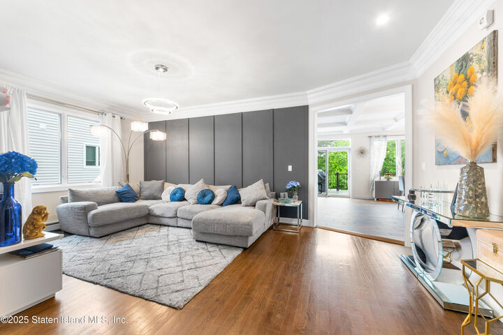 Property Photo:  428 Page Avenue  NY 10307 