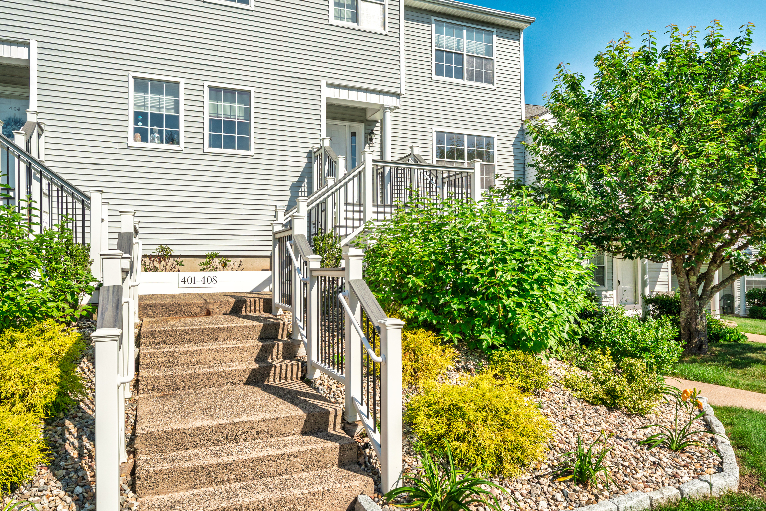 Property Photo: 406 Watercourse Row 406 CT 06067