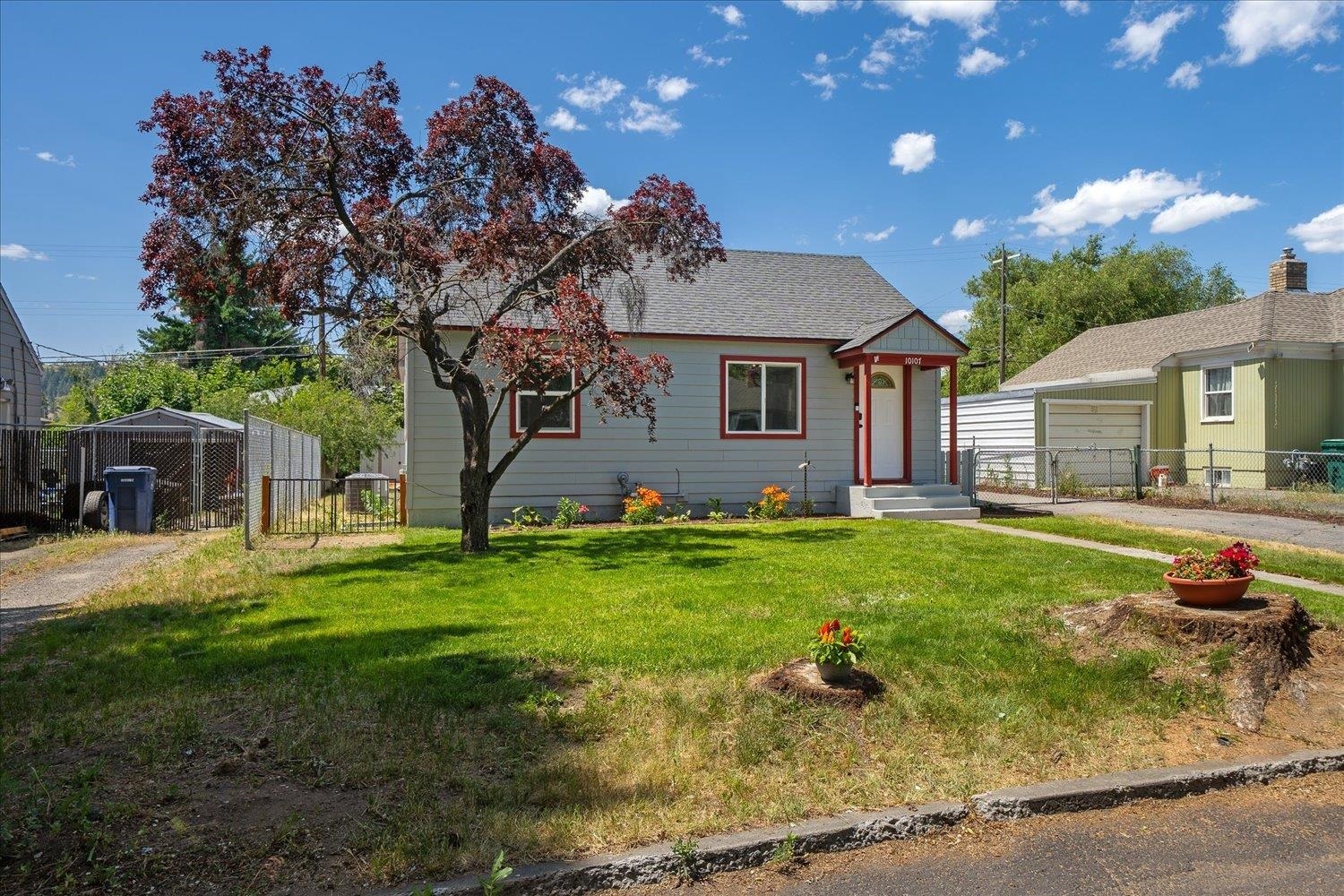 Property Photo:  10107 N Whittier St  WA 99218 