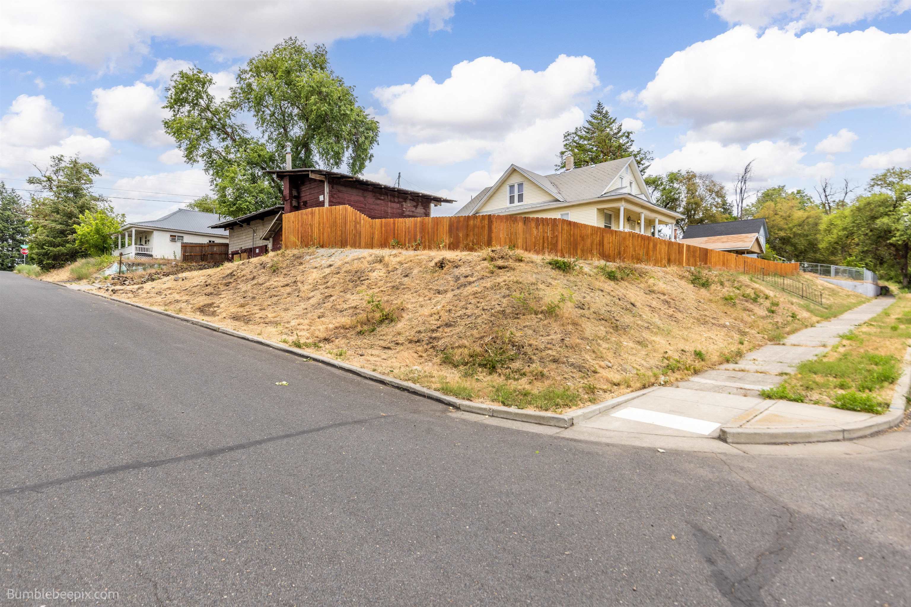 Property Photo: 1808 N Cannon St WA 99205