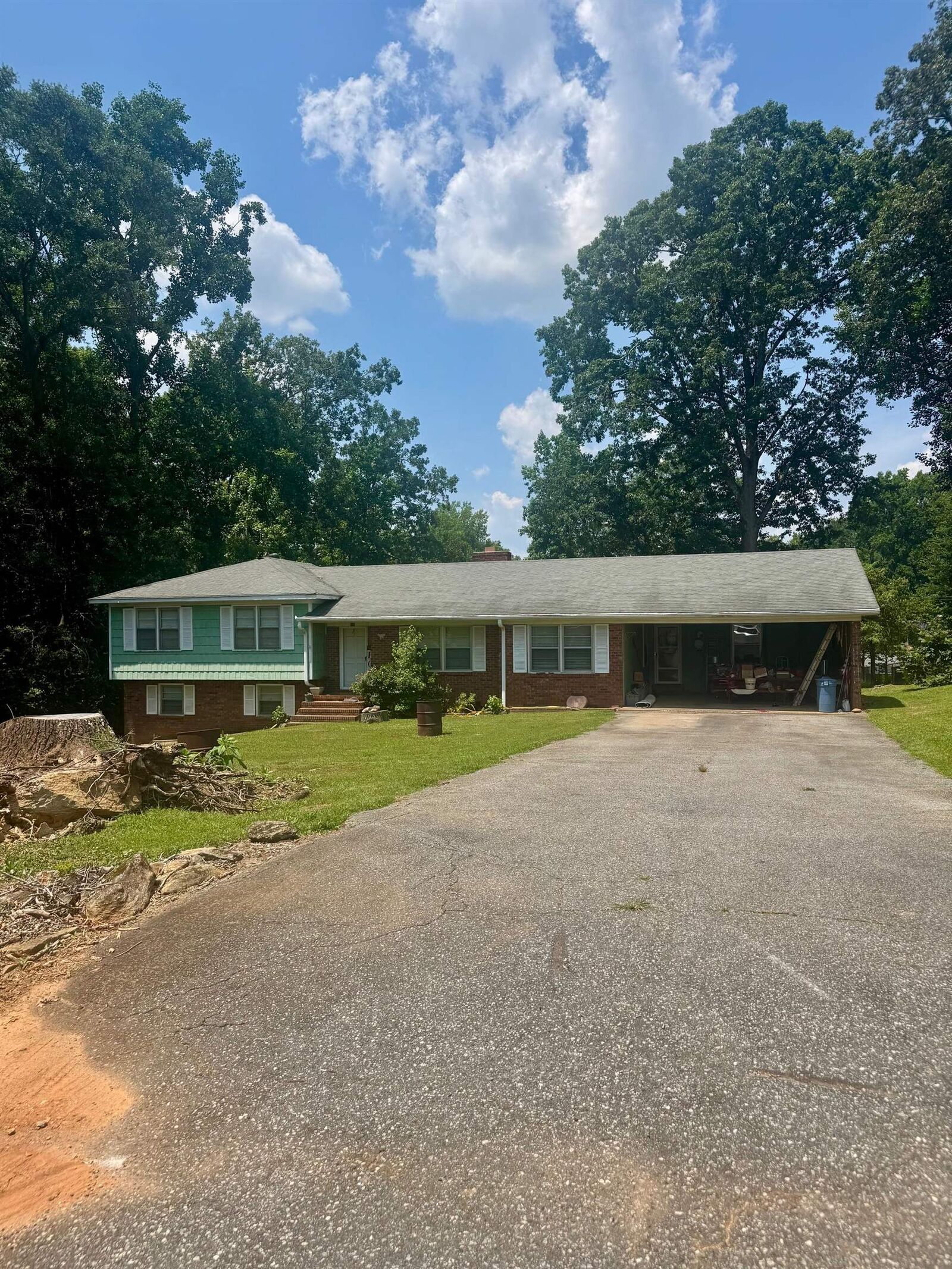 Property Photo:  628 Sharondale Court  SC 29303 