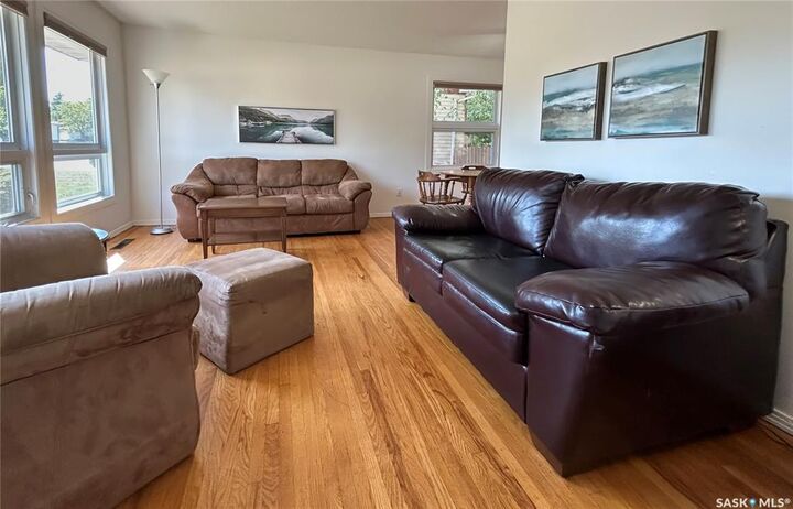 Photo de la propriété:  736 Saskatchewan Street W  SK S6H 2T7 
