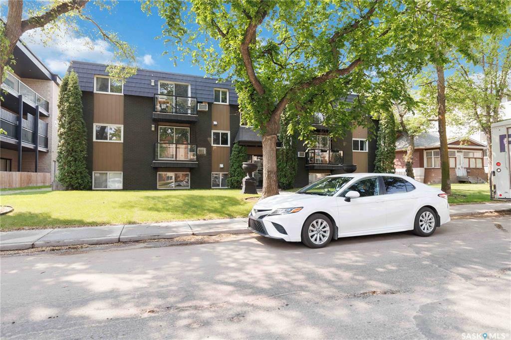 Property Photo: 920 9th Street E 201 SK S7H 0N1