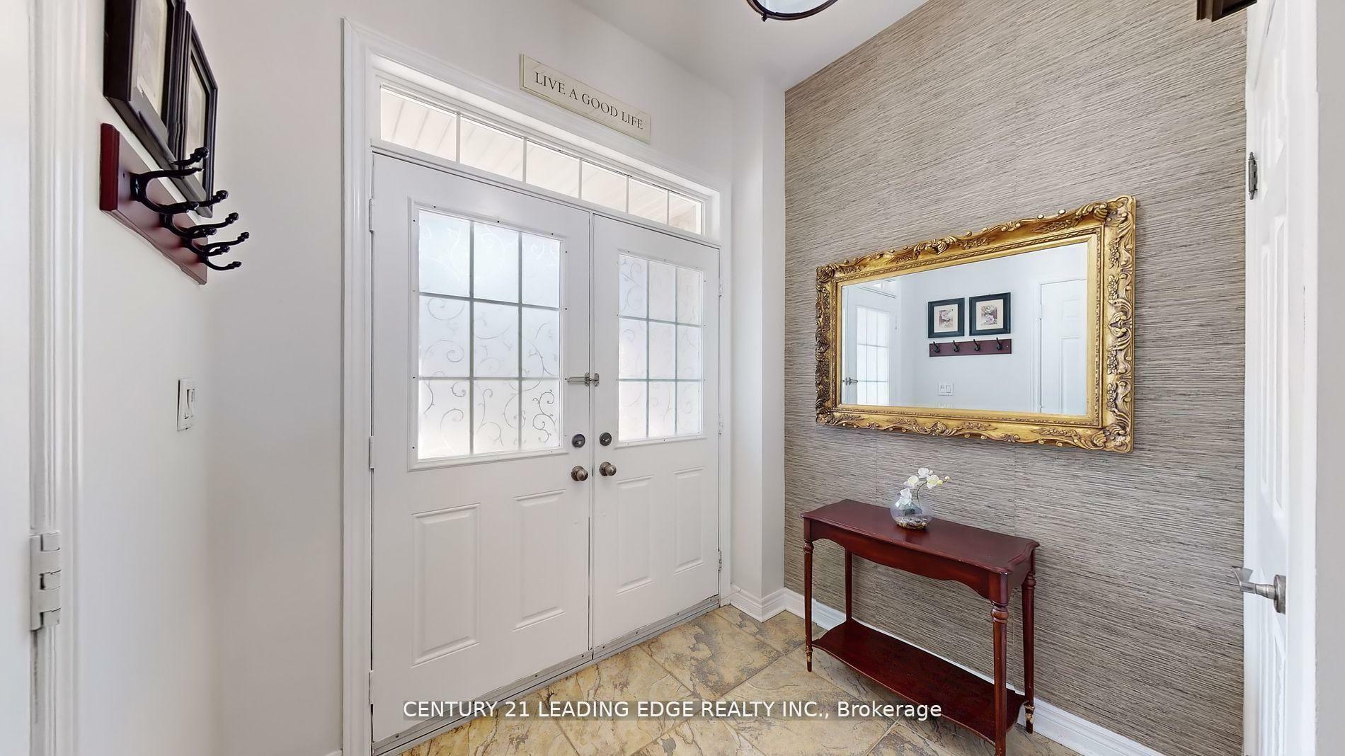 Property Photo: 280 Paradelle Drive 26 ON L4E 0C9