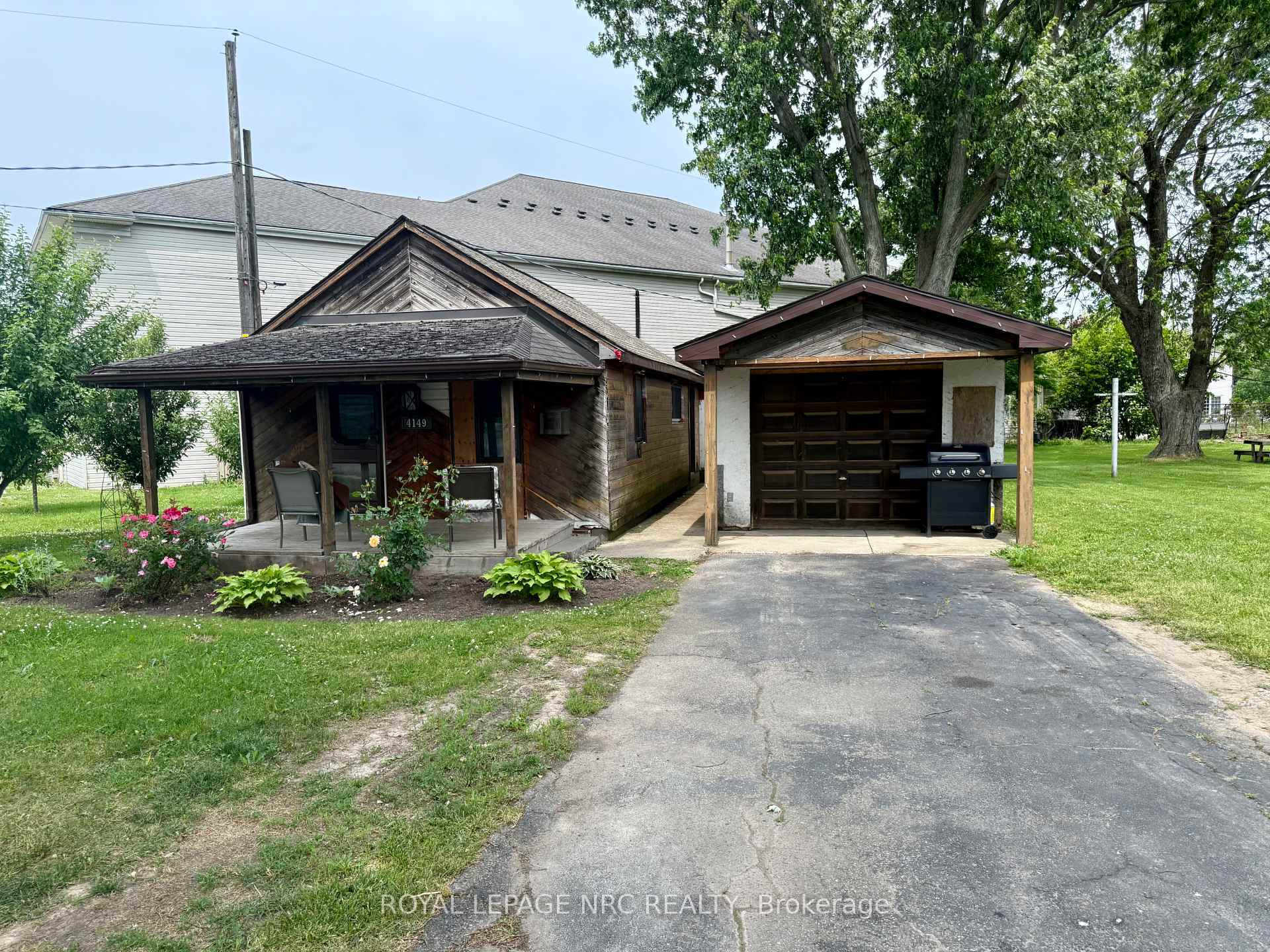 Property Photo: 4149 Welland Street ON L2G 6J9