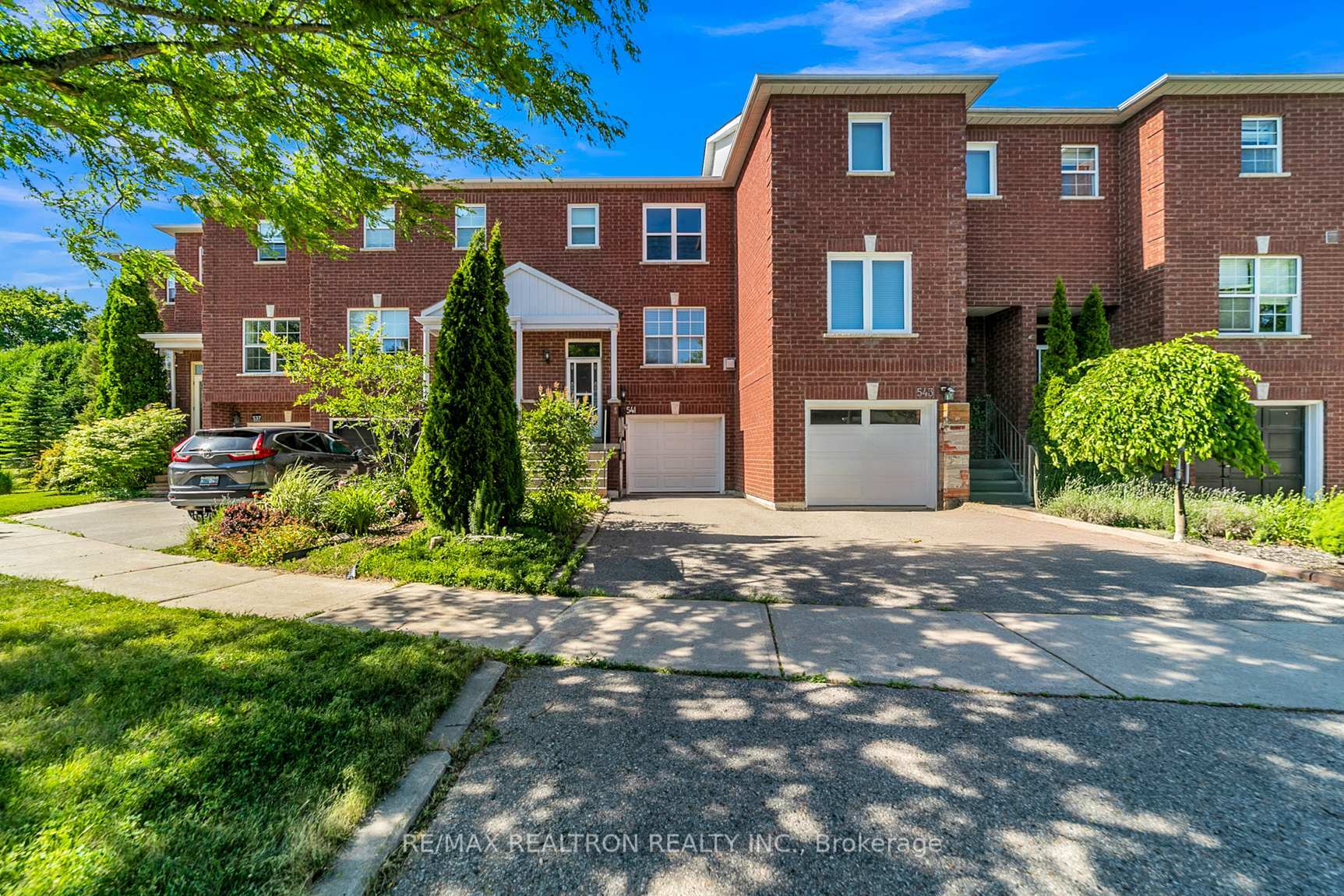 Property Photo: 541 Bondi Avenue ON L3Y 8R5