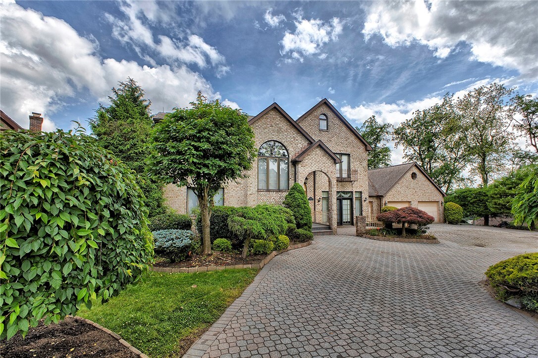 410 Lorenzo Ln  Hempfield Twp PA 15642 photo