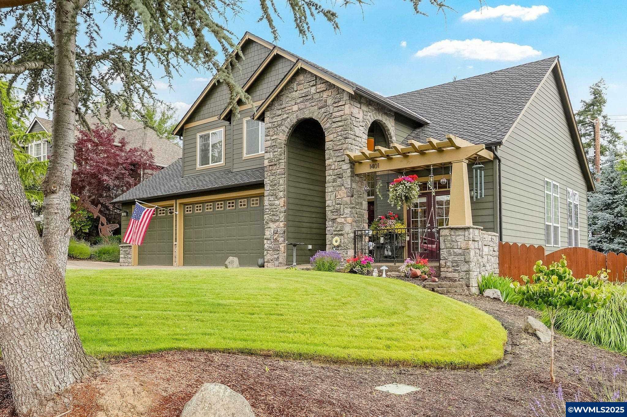 Property Photo: 1401 Ranier Lp NW OR 97304