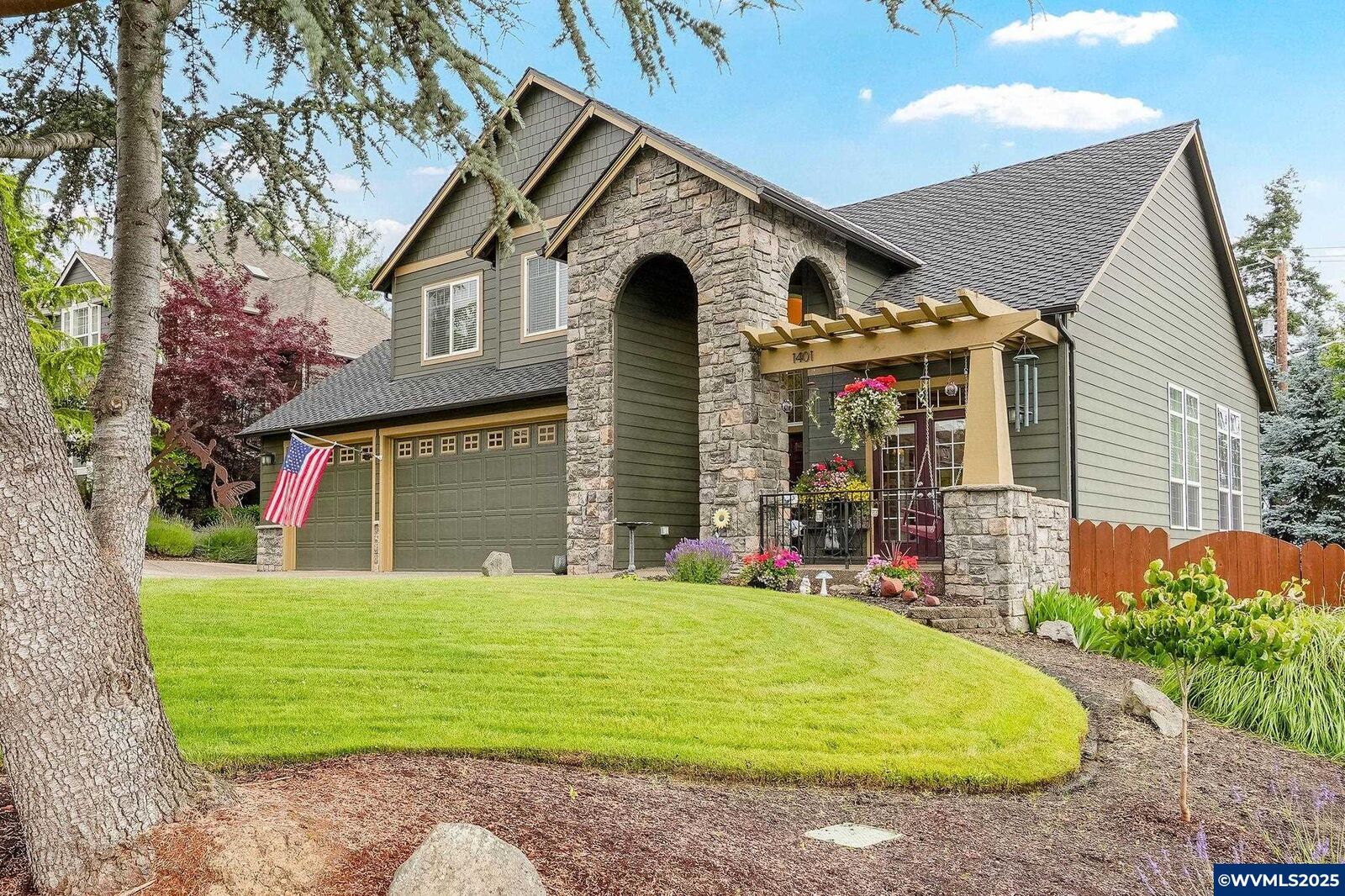 Property Photo:  1401 Ranier Lp NW  OR 97304 