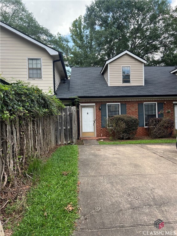 Property Photo: 470 Huntington Road 5 GA 30606